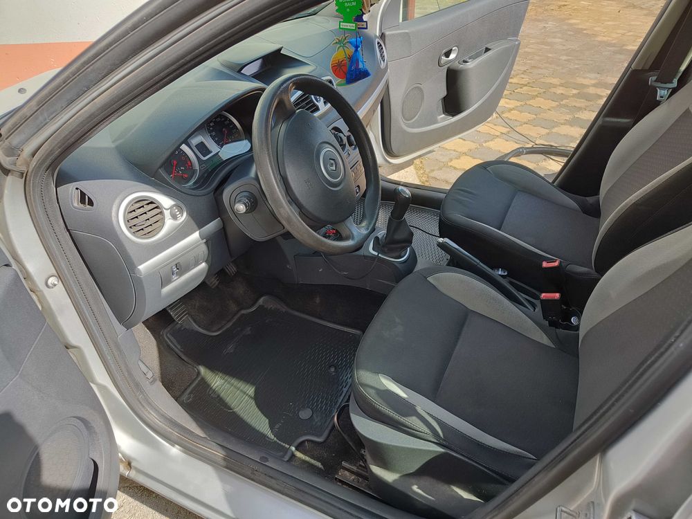 Renault Clio - 6