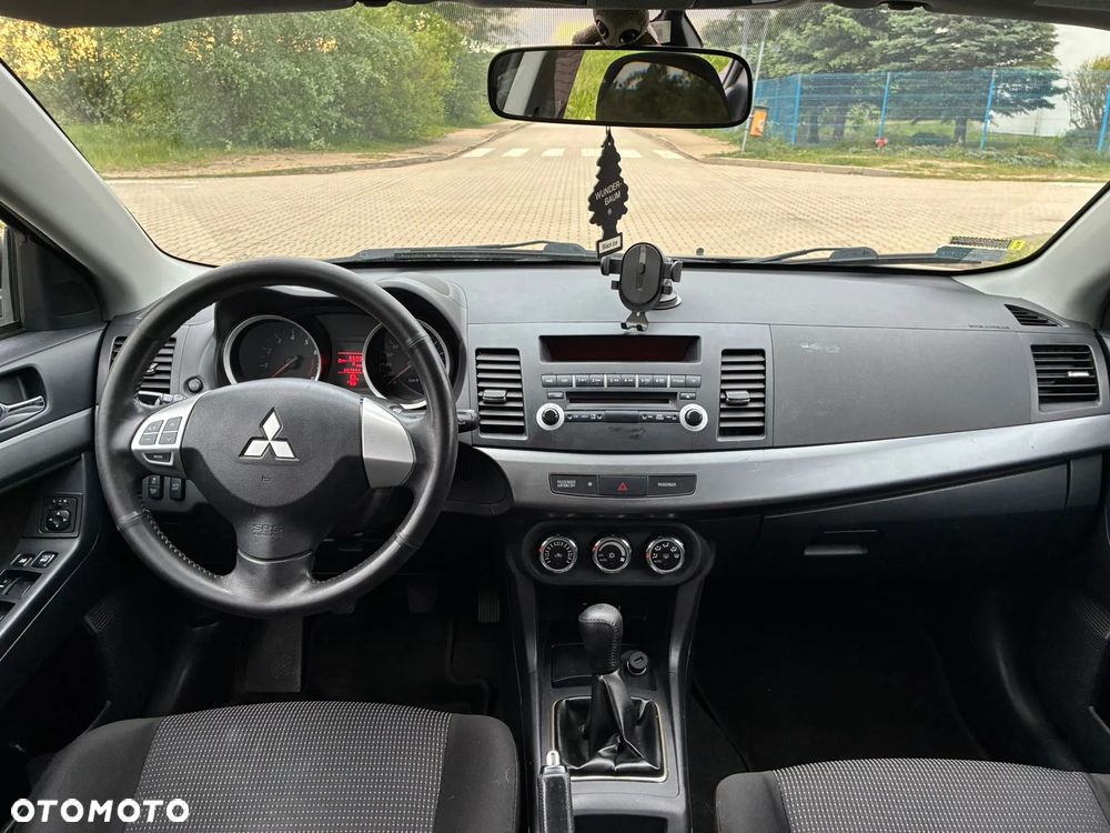 Mitsubishi Lancer 1.6 Invite - 7