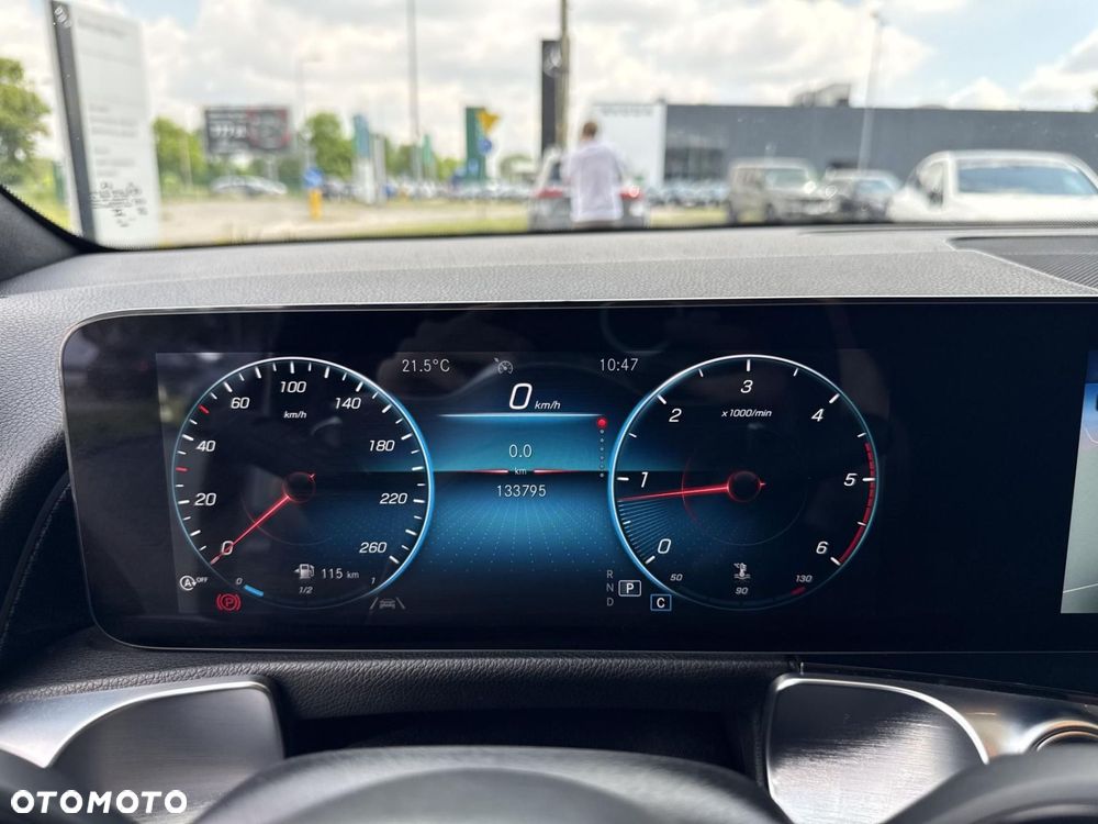 Mercedes-Benz GLB - 14