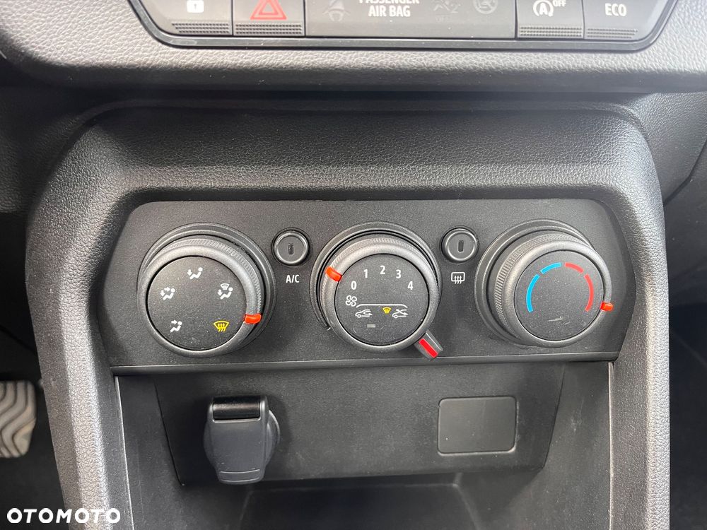 Dacia Sandero TCe 90 Essential - 28