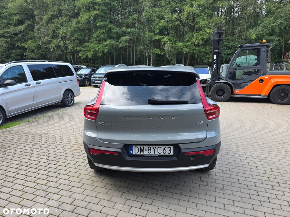 Volvo XC 40 B3 Plus Dark - 8
