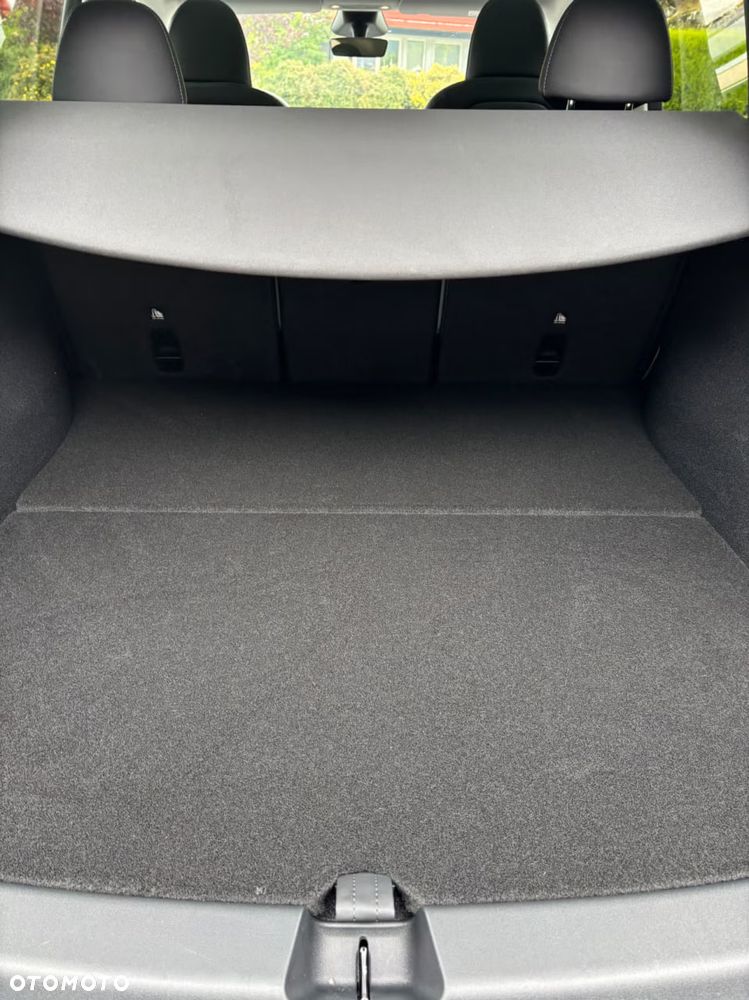 Tesla Model Y Long Range Dual Motor AWD - 8