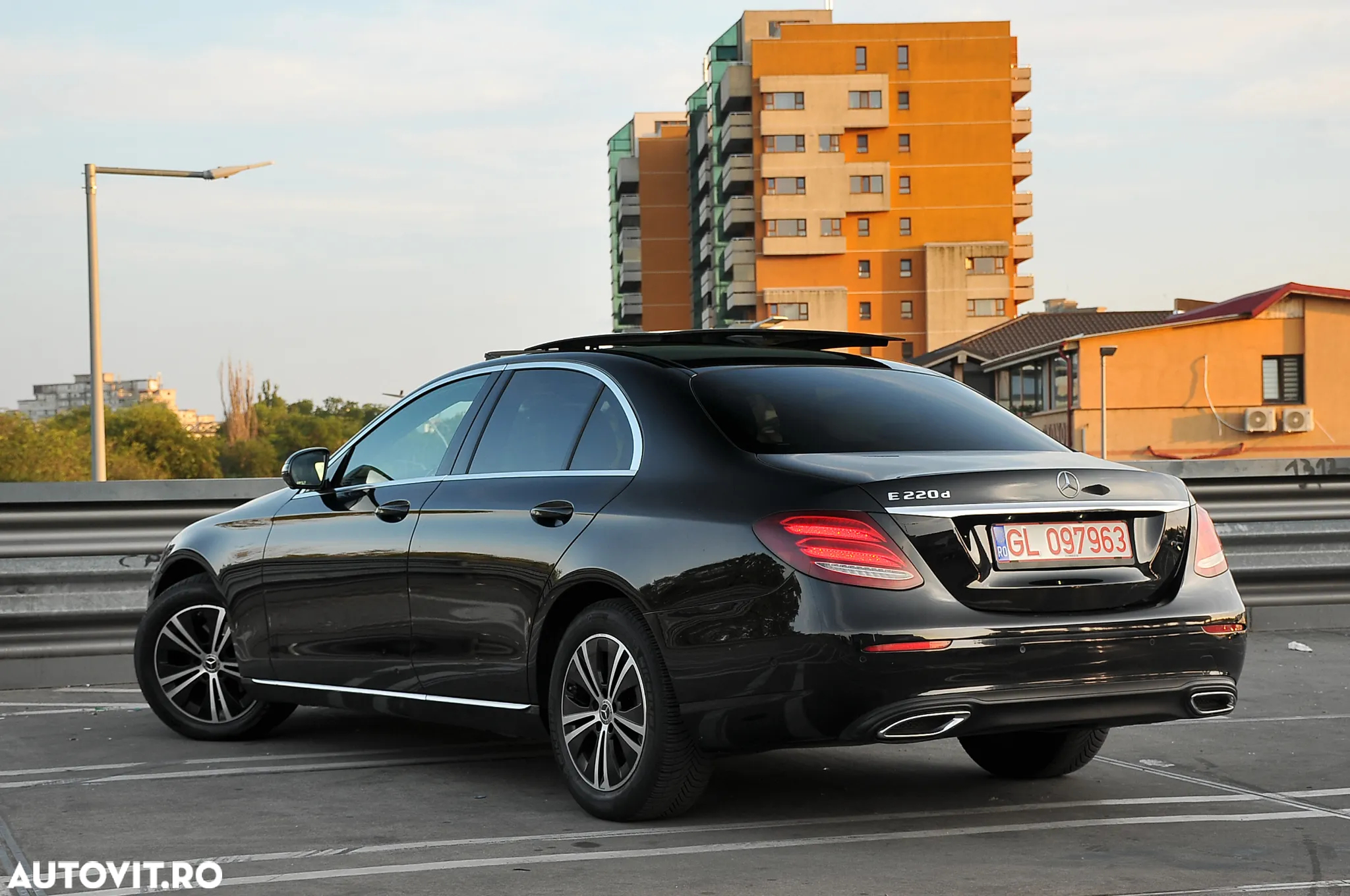 Mercedes-Benz E 220 d 9G-TRONIC - 10