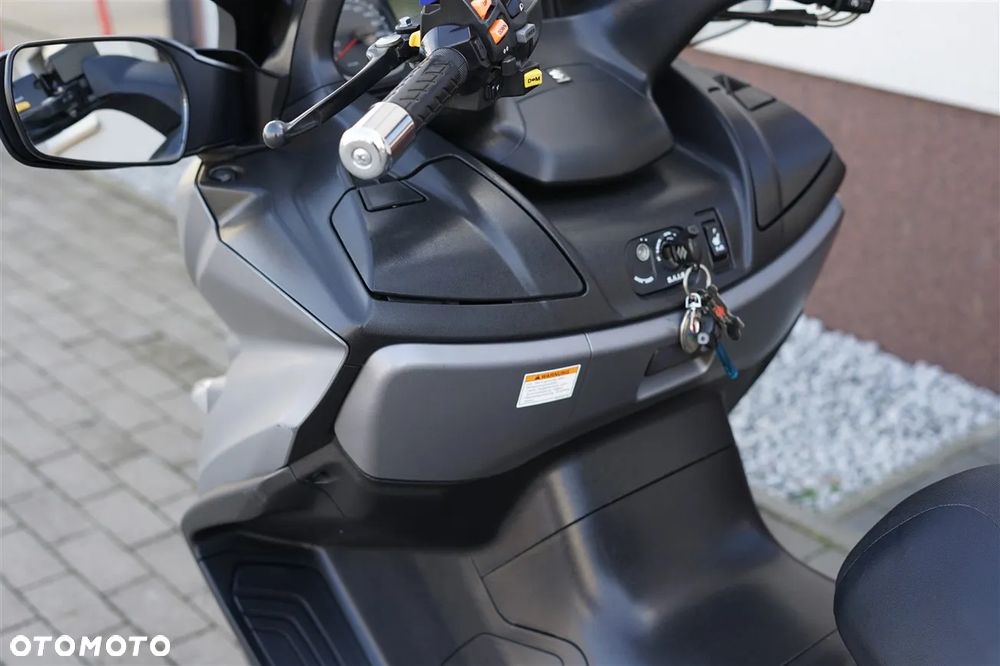Suzuki Burgman - 24