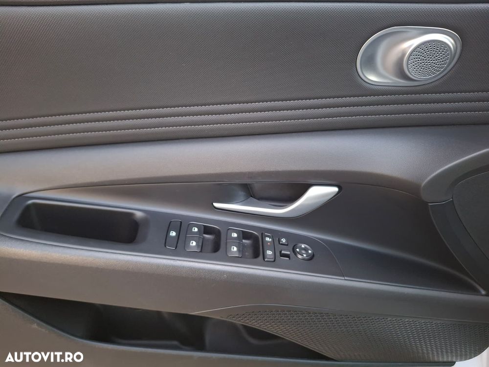 Hyundai Elantra - 23