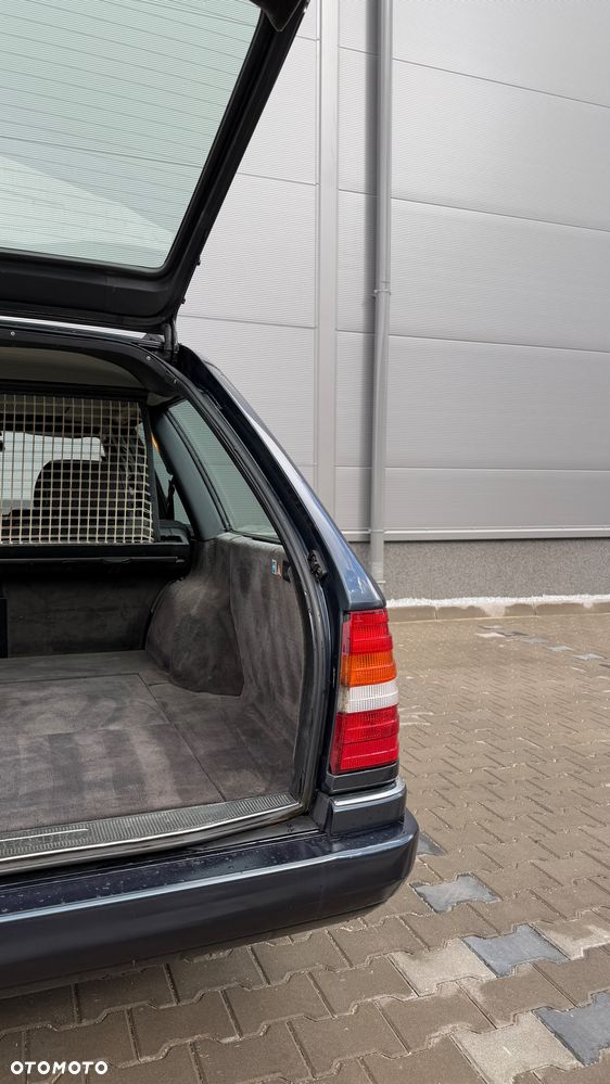 Mercedes-Benz W124 (1984-1993) - 30