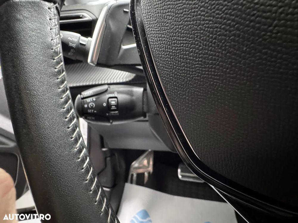 Peugeot 2008 1.5 BlueHDI EAT8 STT GT - 33