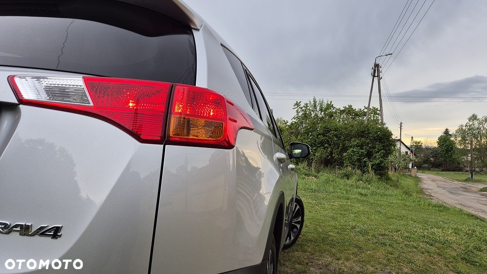 Toyota RAV4 2.0 D-4D Premium - 16