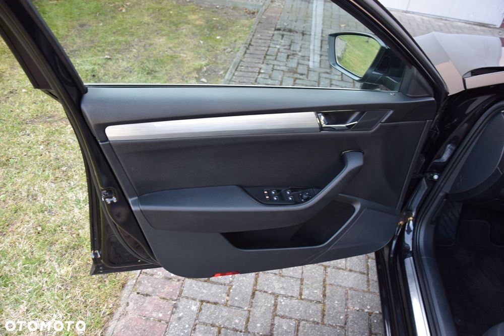 Skoda Superb 2.0 TDI Ambition DSG7 - 35