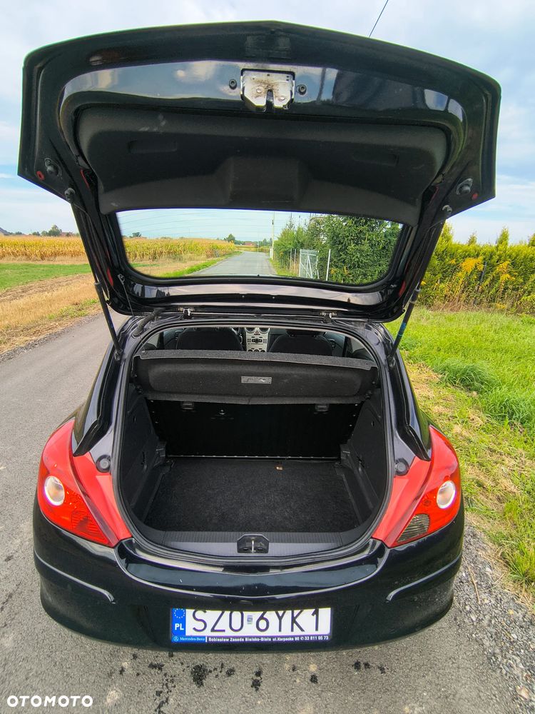 Opel Corsa 1.2 16V Cosmo - 11