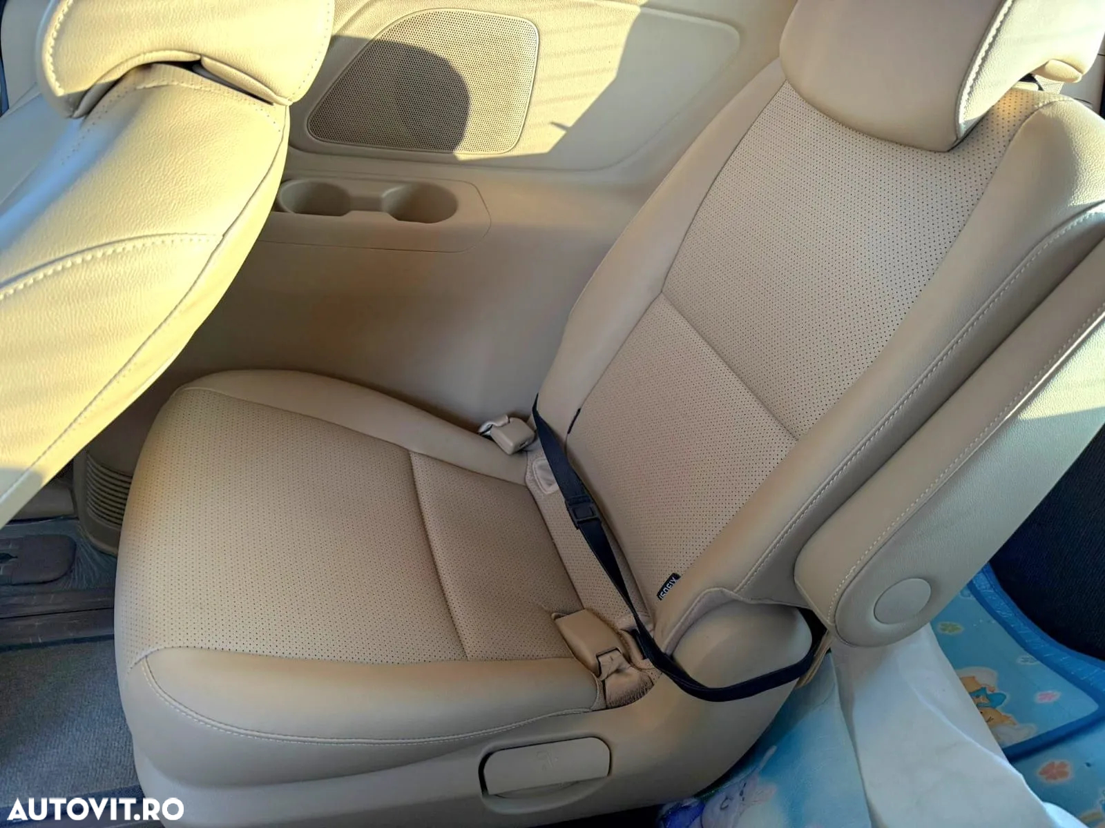 Kia Carnival - 33