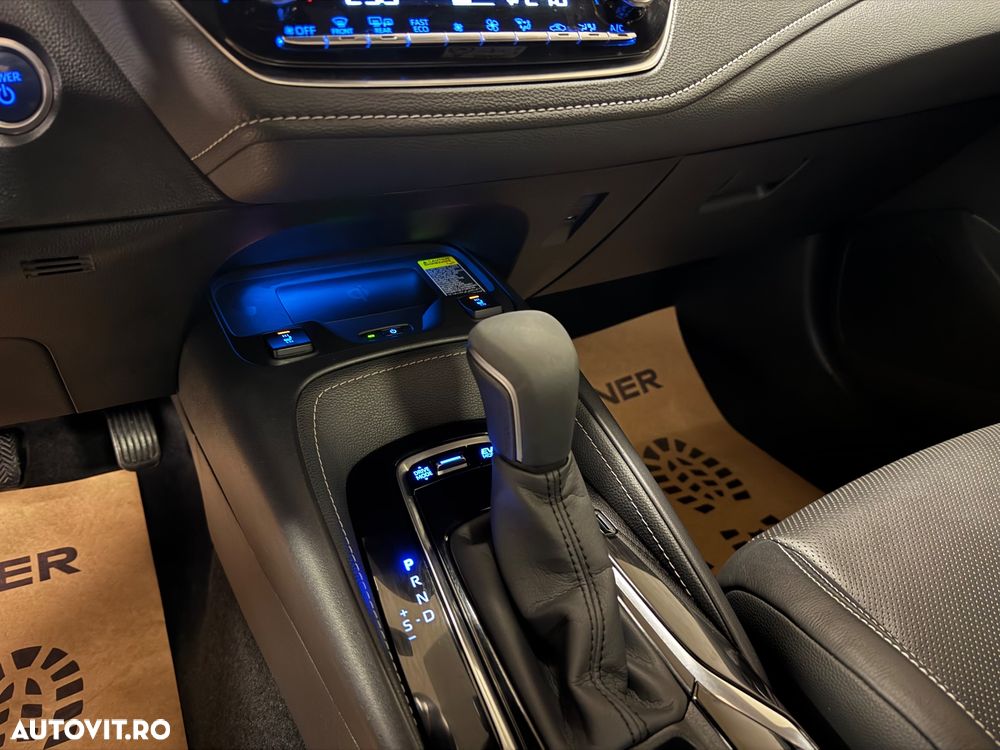 Toyota Corolla 2.0 HSD Exclusive Plus GR Sport Bi-Tone - 25