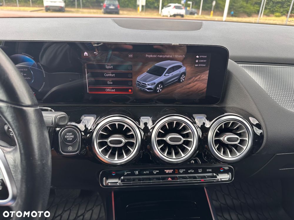 Mercedes-Benz GLA 200 d 4-Matic - 9