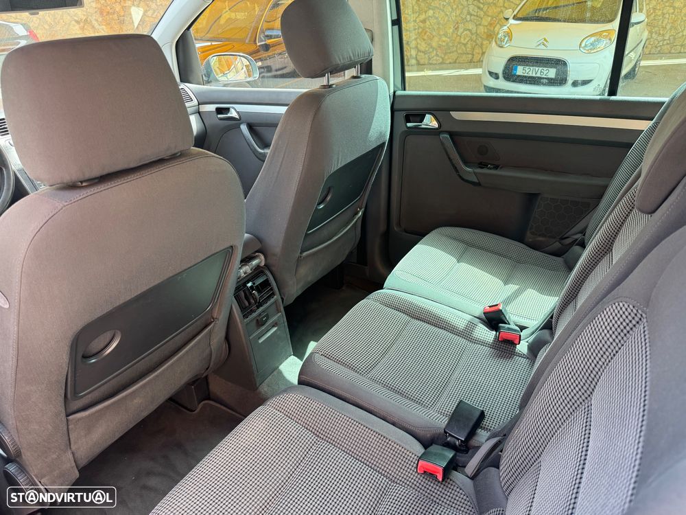 VW Touran 1.9 TDi Highline 7L DSG - 11