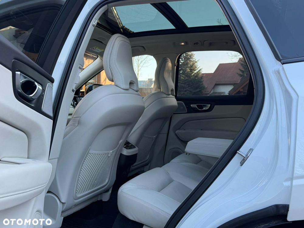 Volvo XC 60 B5 D AWD Ultimate Dark - 10