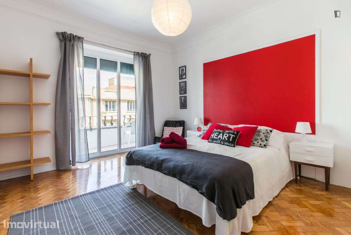 Quarto - localizado em São Sebastião Lisbon - Grande imagem: 2/19