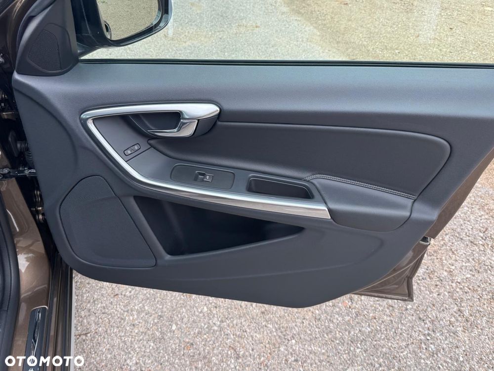 Volvo V60 Cross Country D3 Drive-E Momentum - 35