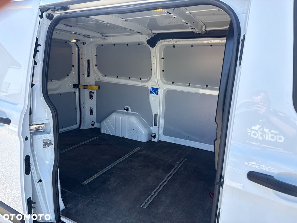 Ford TRANSIT CUSTOM - 8