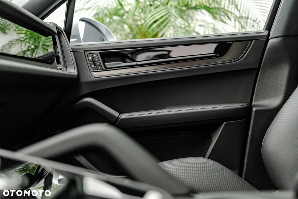 Porsche Cayenne Standard - 18