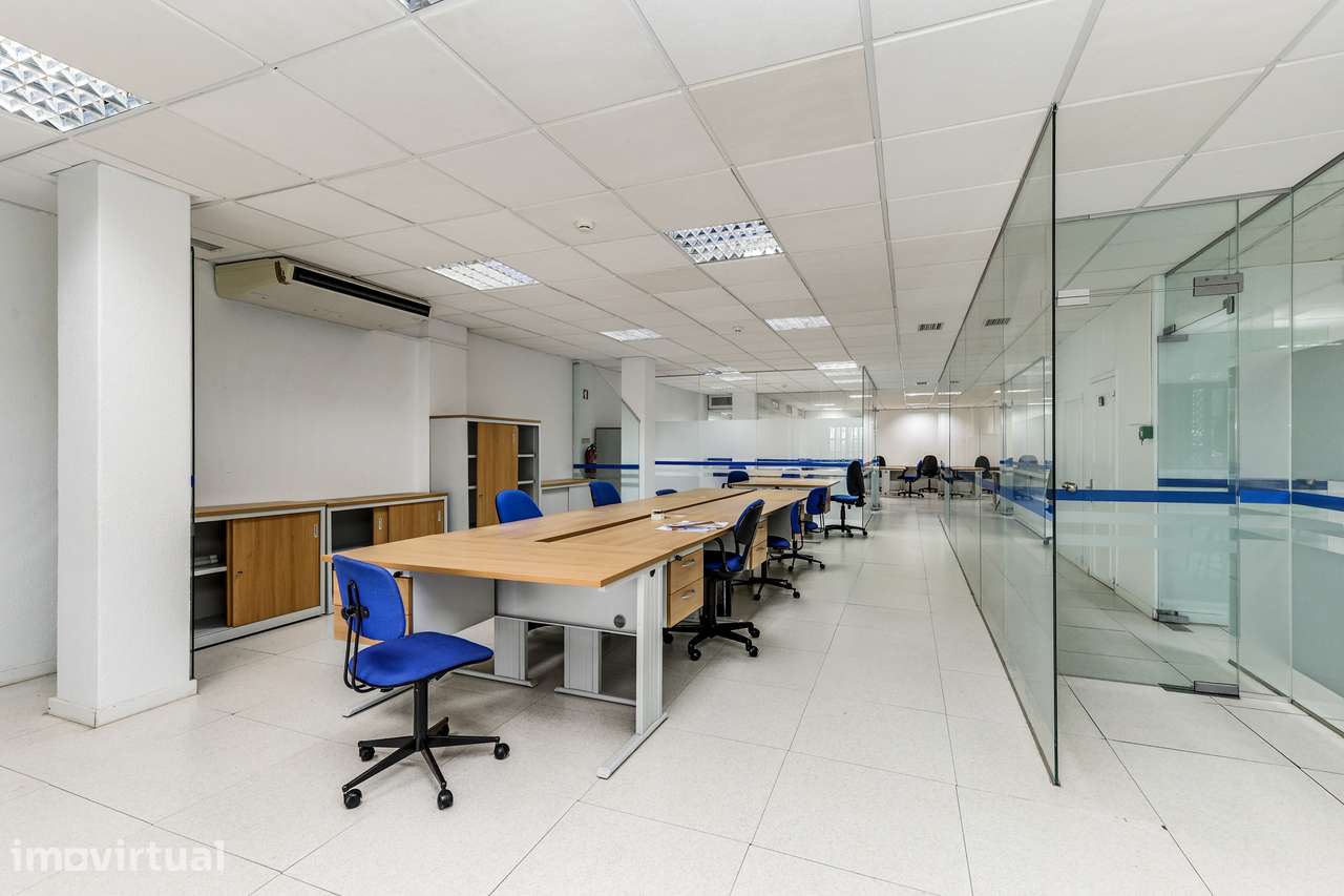 Espaço comercial 550 m² | Escritório + Loja + Armazém | Dois acessos - Grande imagem: 2/37