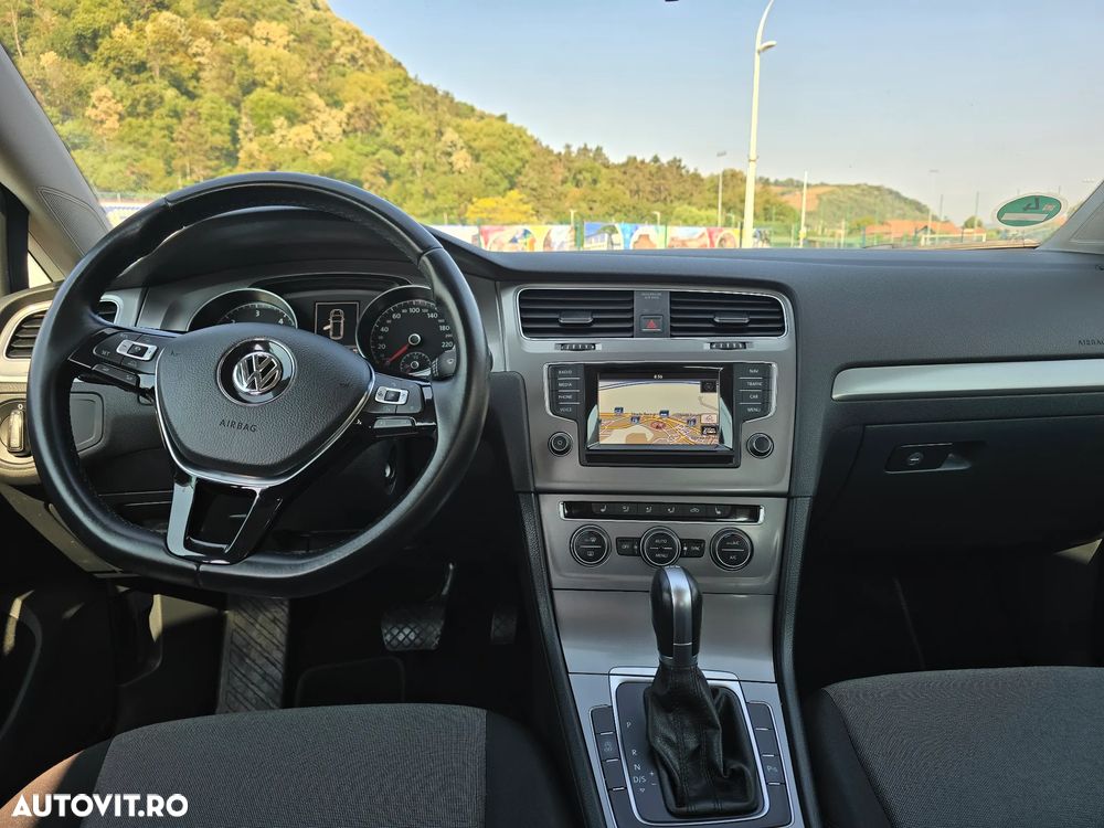Volkswagen Golf - 8