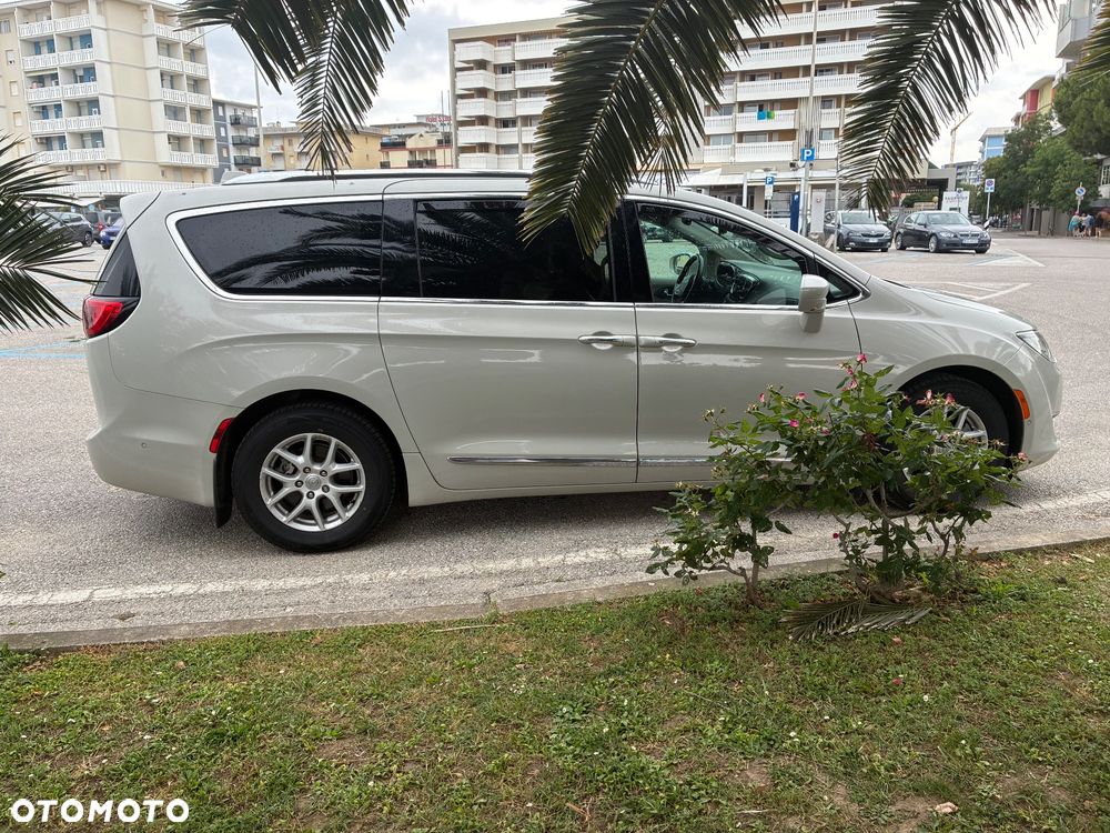 Chrysler Pacifica - 6
