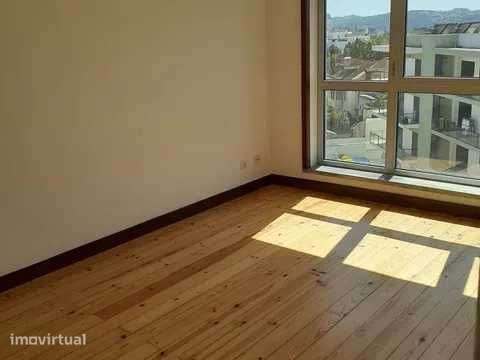 Apartamento t2 no centro de Coimbra, mobilado, elevador e garagem - Grande imagem: 4/12