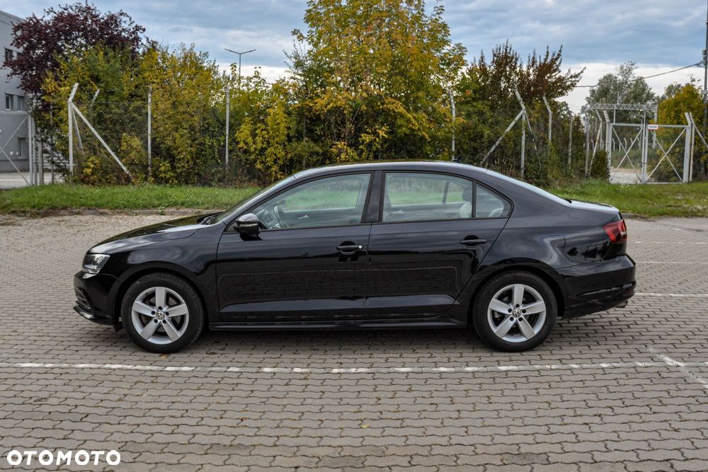 Volkswagen Jetta - 2