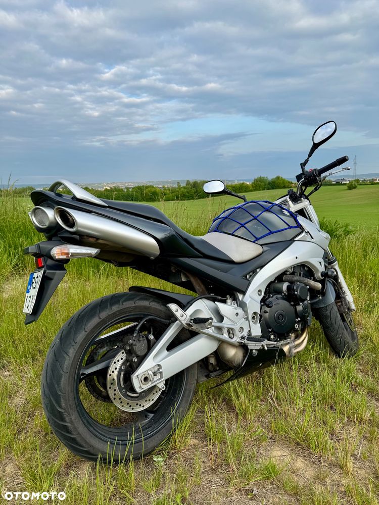 Suzuki GSR - 6
