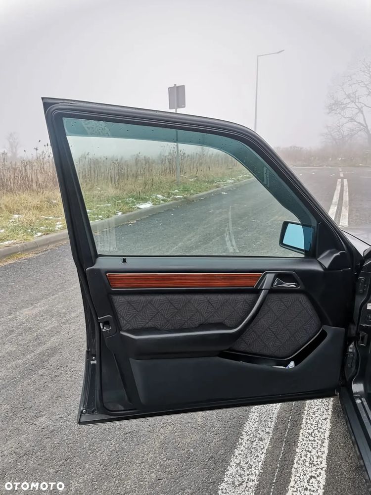 Mercedes-Benz W124 (1984-1993) - 12