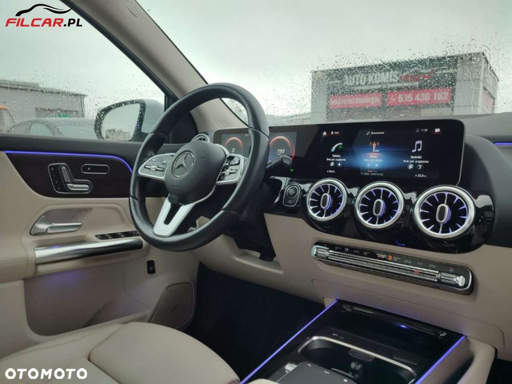 Mercedes-Benz GLA - 8