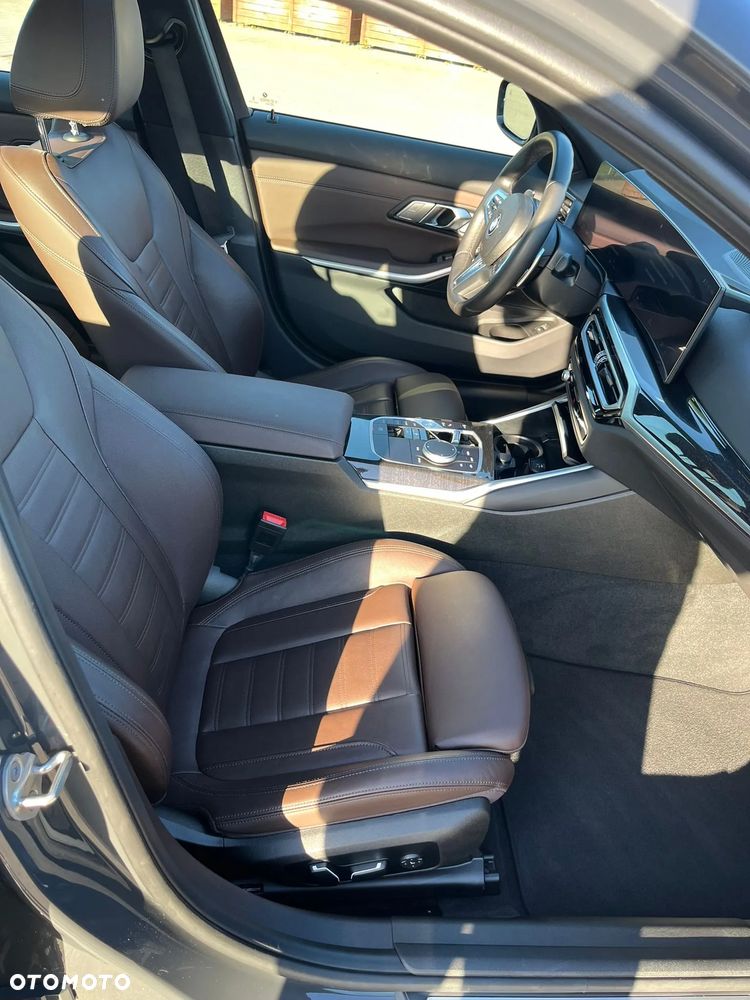 BMW Seria 3 330i M Sport - 5