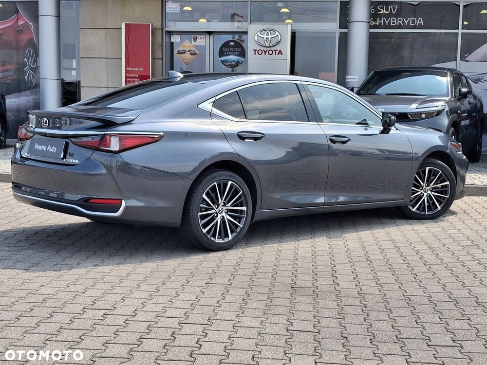 Lexus ES 300h Business Edition - 5