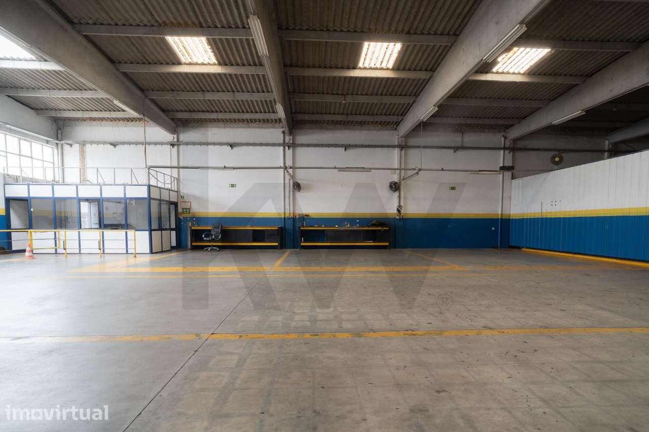 Armazém com logradouro na Zona Industrial de Serzedo, Vila Nova de Gai - Grande imagem: 5/22