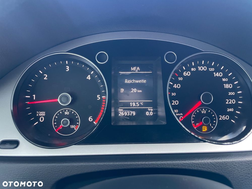 Volkswagen Passat - 25