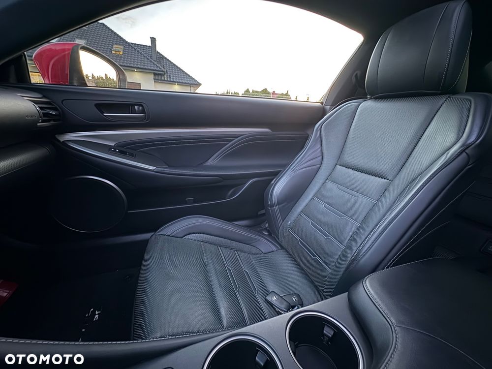 Lexus RC 200t / 300 F Sport - 32