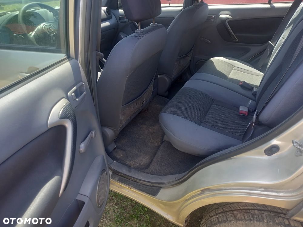 Toyota RAV4 2.0 D-4D 4x4 - 11