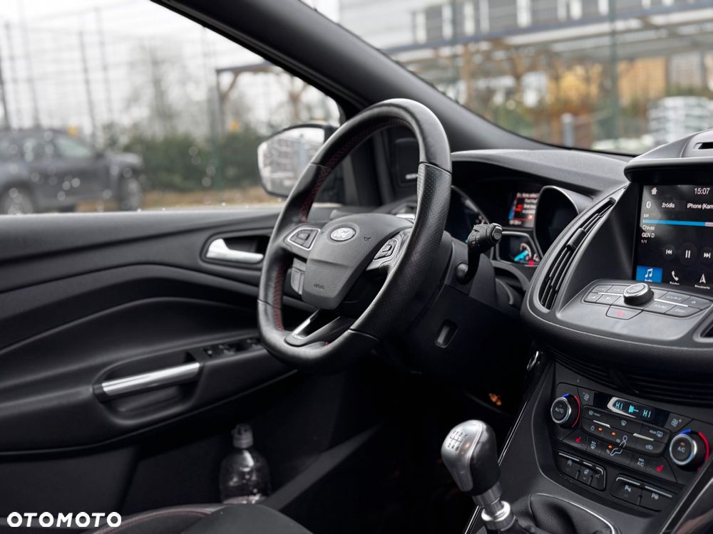 Ford Kuga 2.0 TDCi 2x4 ST-Line - 19