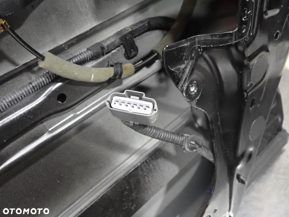 DRZWI PRAWY PRZÓD INFINITI M37X KOL:GAC - 32