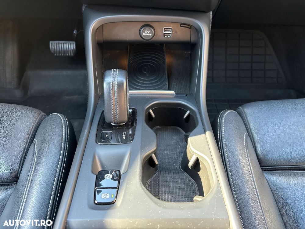 Volvo XC 40 D4 AWD Momentum Pro - 23