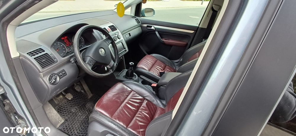 Volkswagen Touran - 5