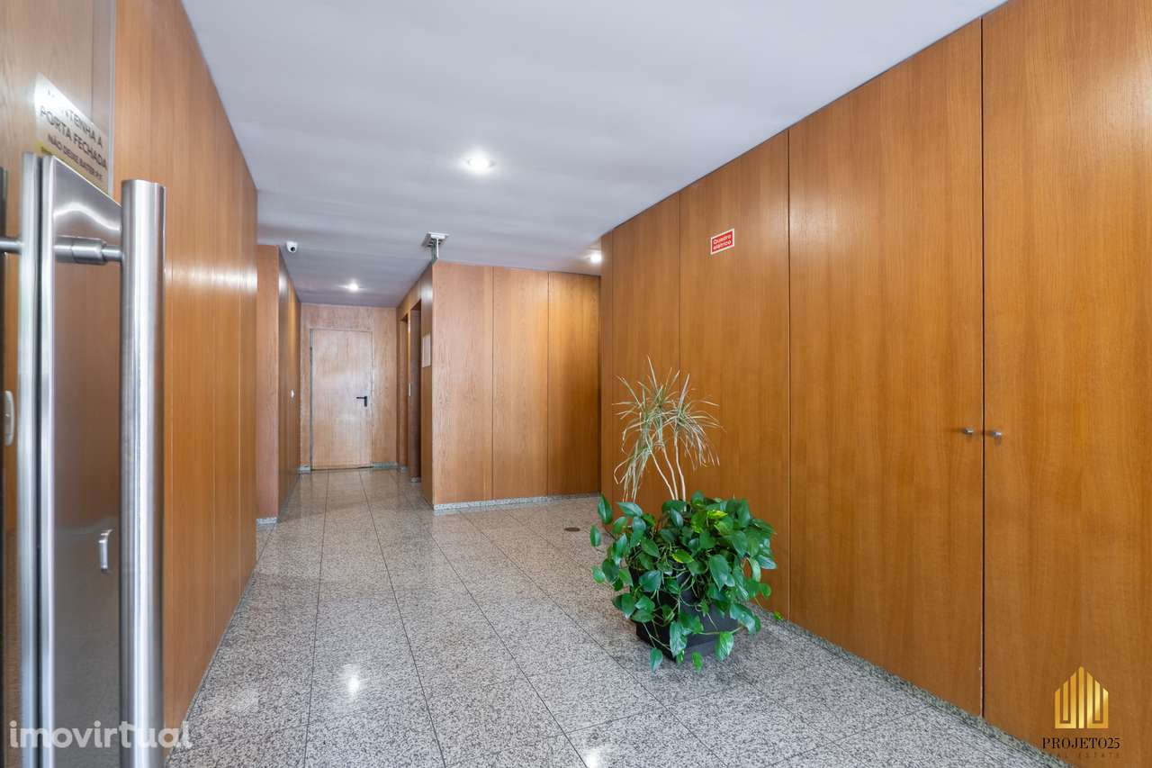 T2 Com Varanda Panorâmica em Urbanização Requintada, ao Aeroporto. - Grande imagem: 3/42