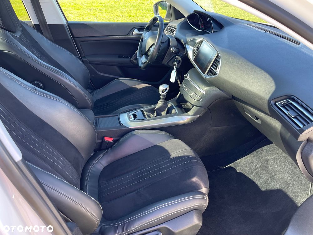 Peugeot 308 1.5 BlueHDi Allure S&S - 24