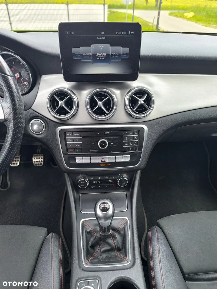 Mercedes-Benz GLA 180 AMG Line - 13