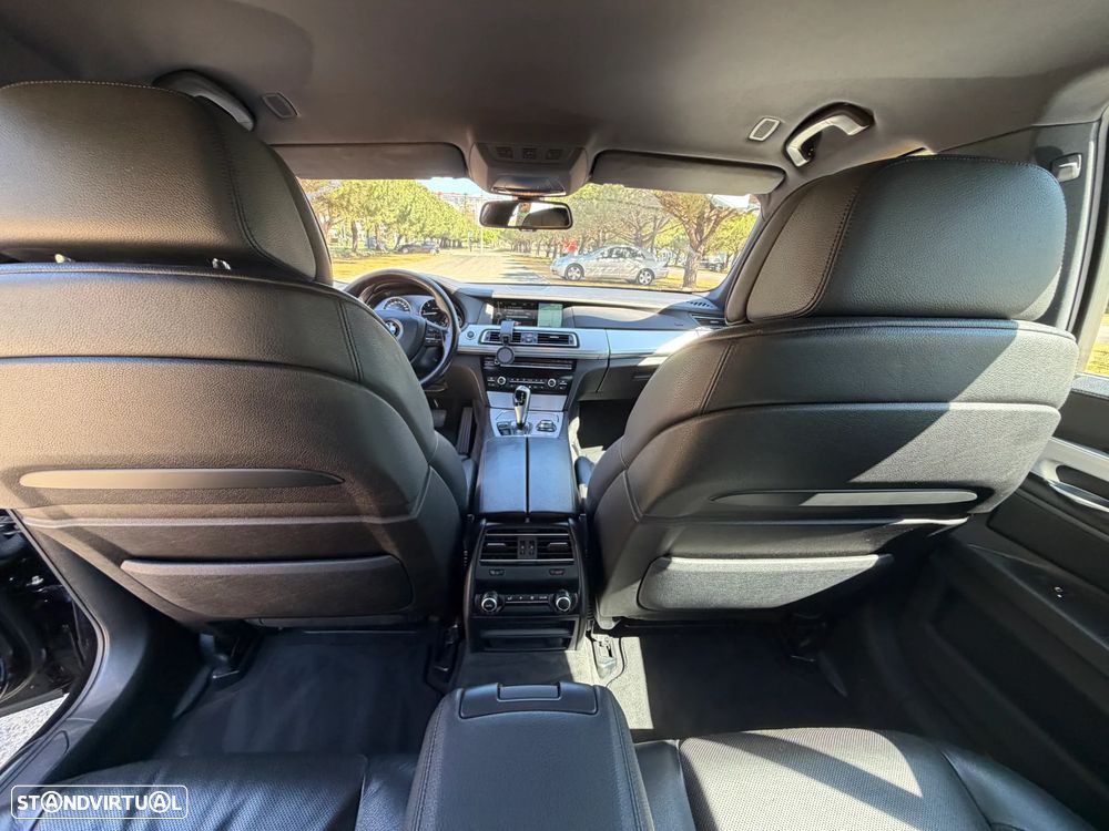 BMW 740 d Pack M - 22