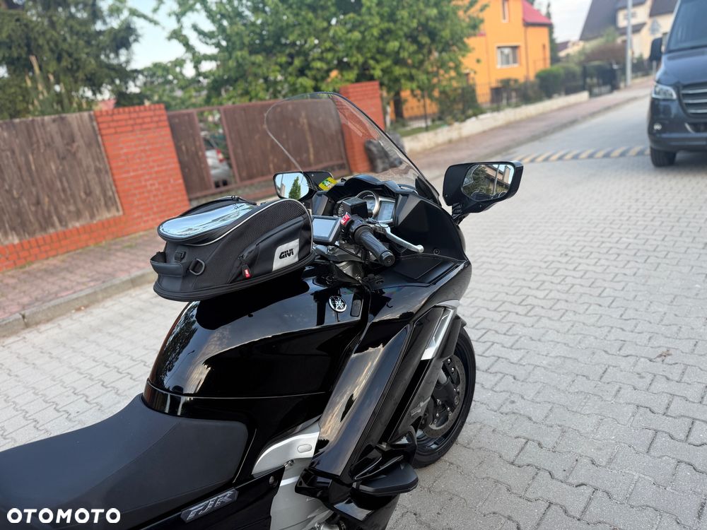Yamaha FJR - 12