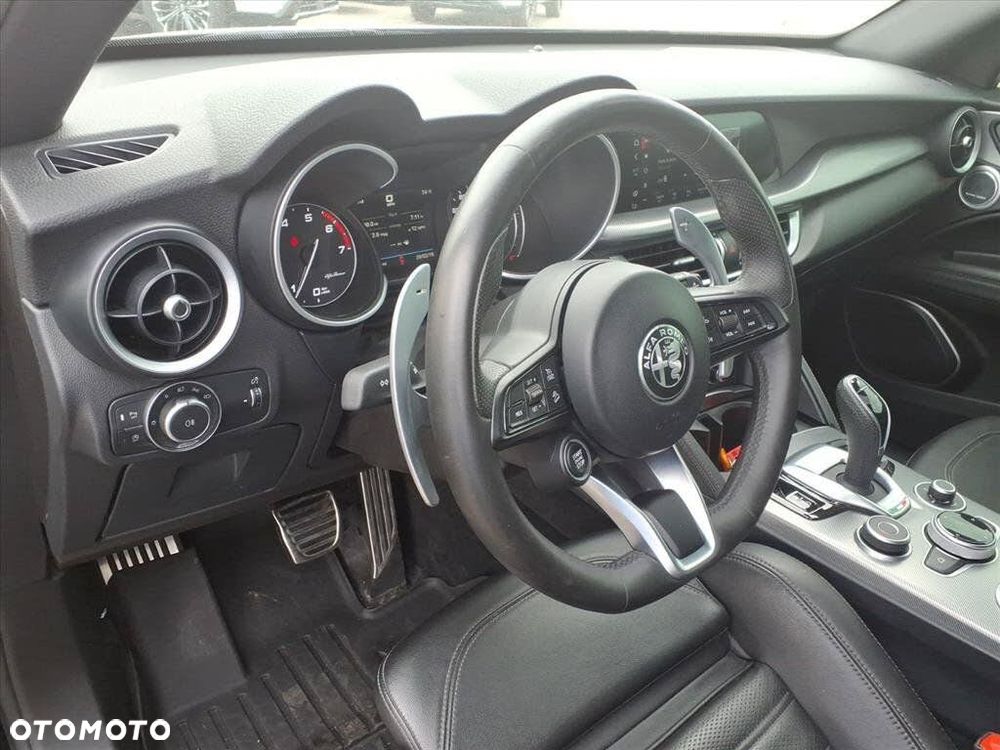 Alfa Romeo Stelvio - 12
