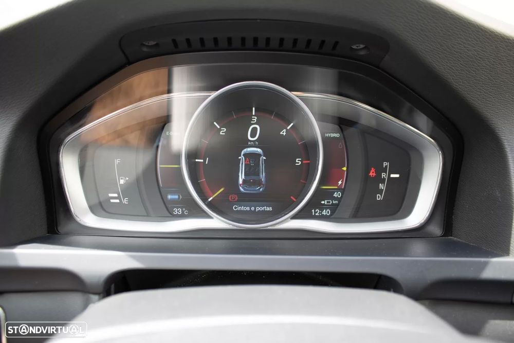 Volvo V60 D6 Plug-In-Hybrid AWD Geartronic Momentum — fotografia 23