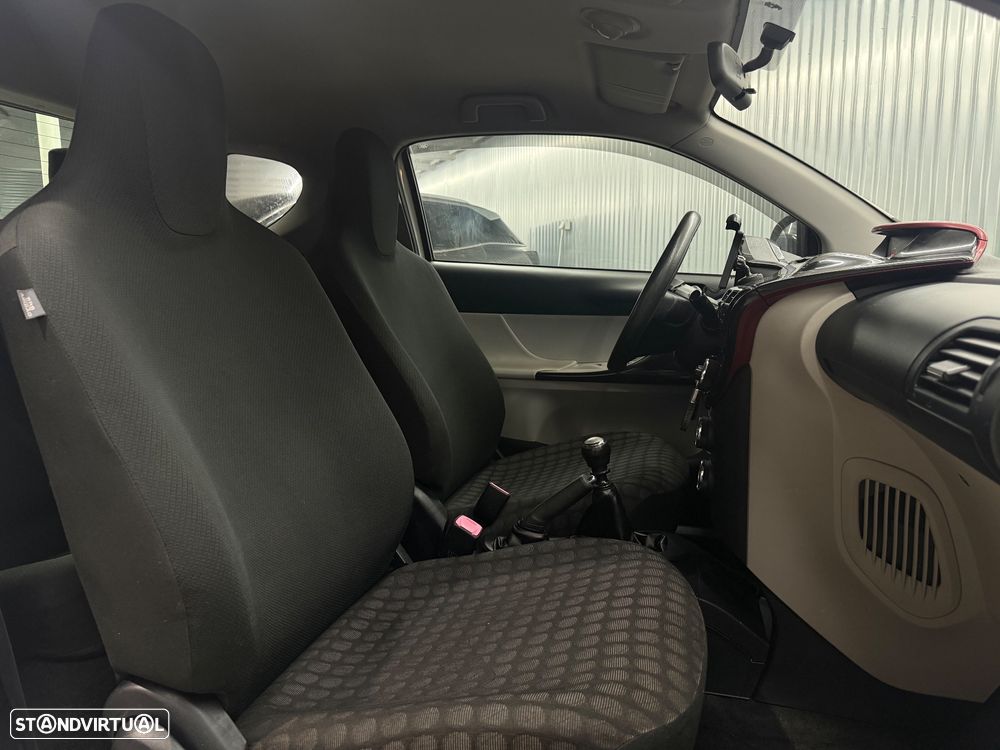 Toyota iQ 1.0 VVT-i Essential+AC - 11