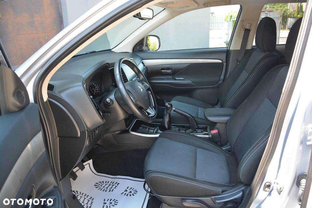 Mitsubishi Outlander - 10